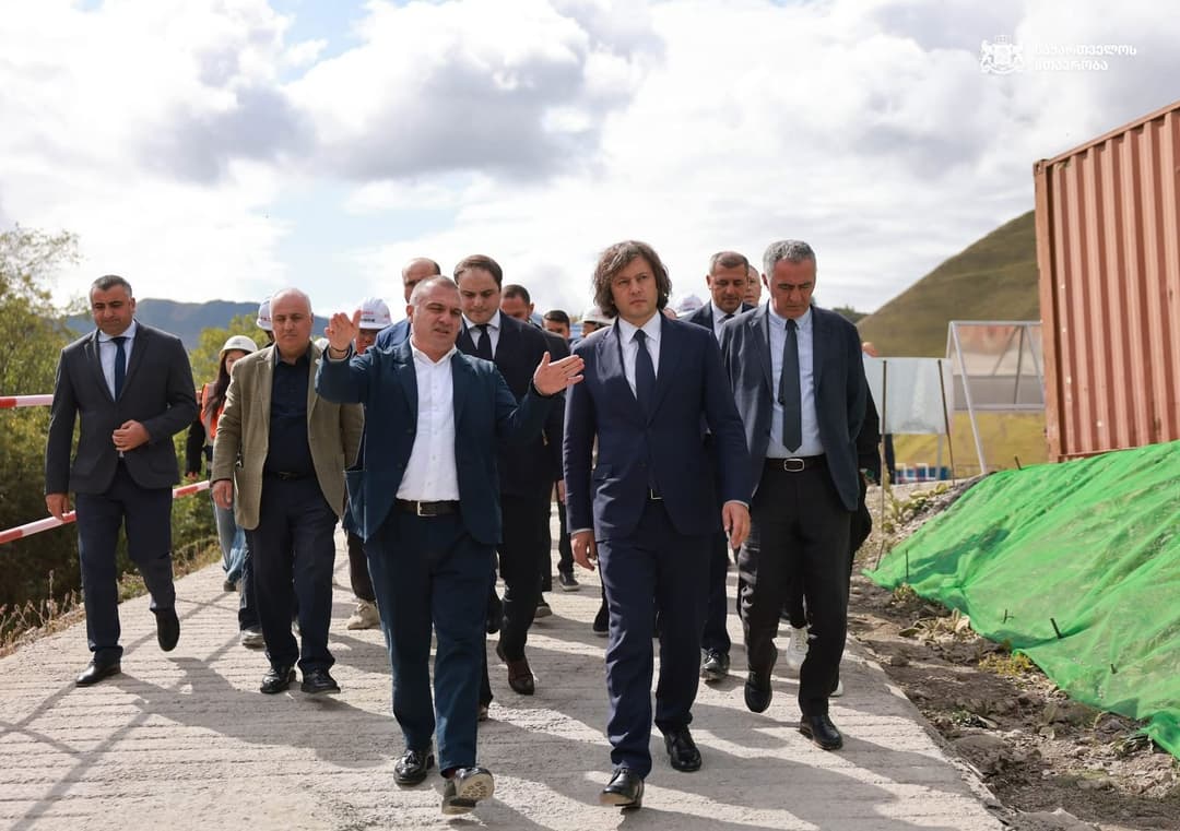 ირაკლი კობახიძემ ქვეშეთი-კობის ხიდის მშენებლობა დაათვალიერა