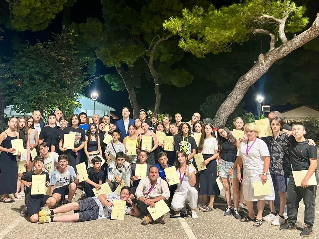 ათენში აფხაზეთიდან დევნილი ახალგაზრდებისთვის საერთაშორისო ბანაკი მოეწყო