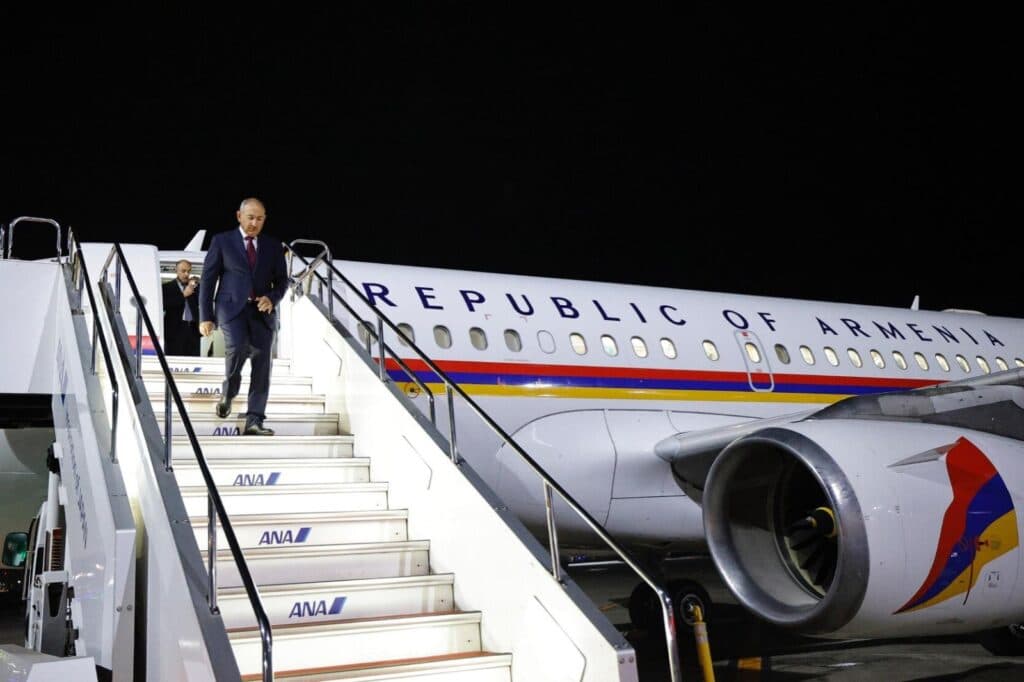 30 წლის შემდეგ პირველად სომხეთის პრემიერ-მინისტრის თვითმფრინავმა აზერბაიჯანის საჰაერო სივრცე გამოიყენა