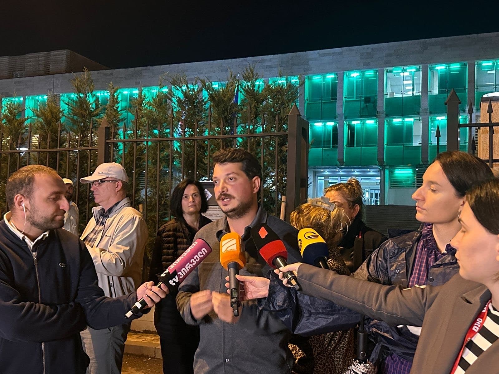 Frontnews image description