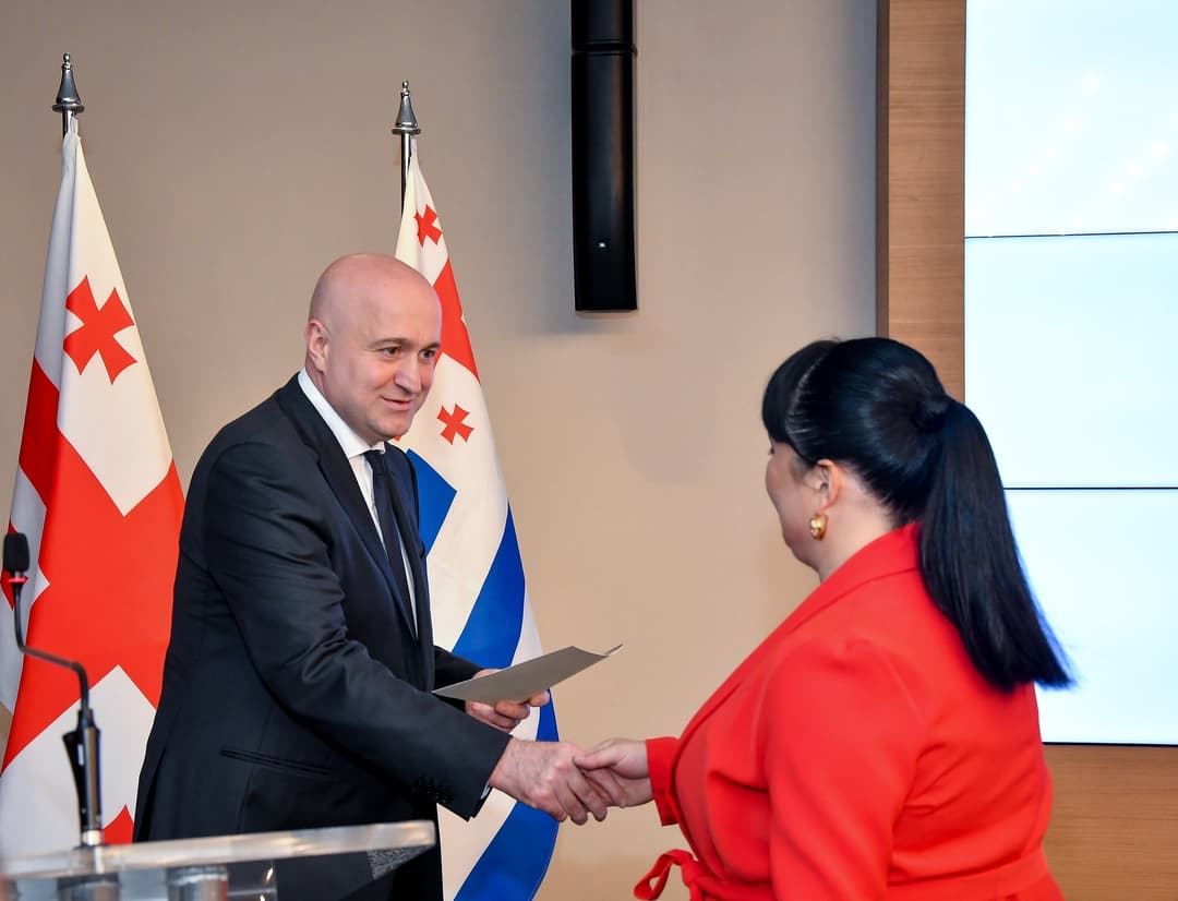 აჭარაში საგანმანათლებლო პროგრამაში გამარჯვებული 100 მასწავლებელი დაჯილდოვდა