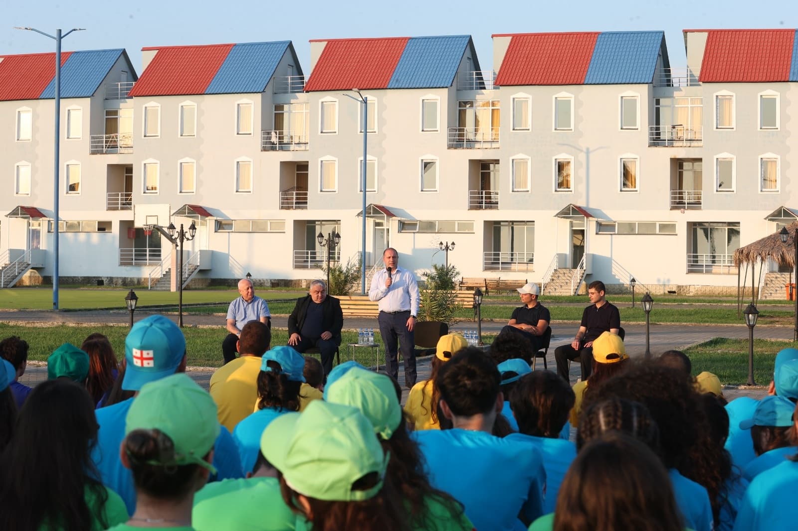 Frontnews image description