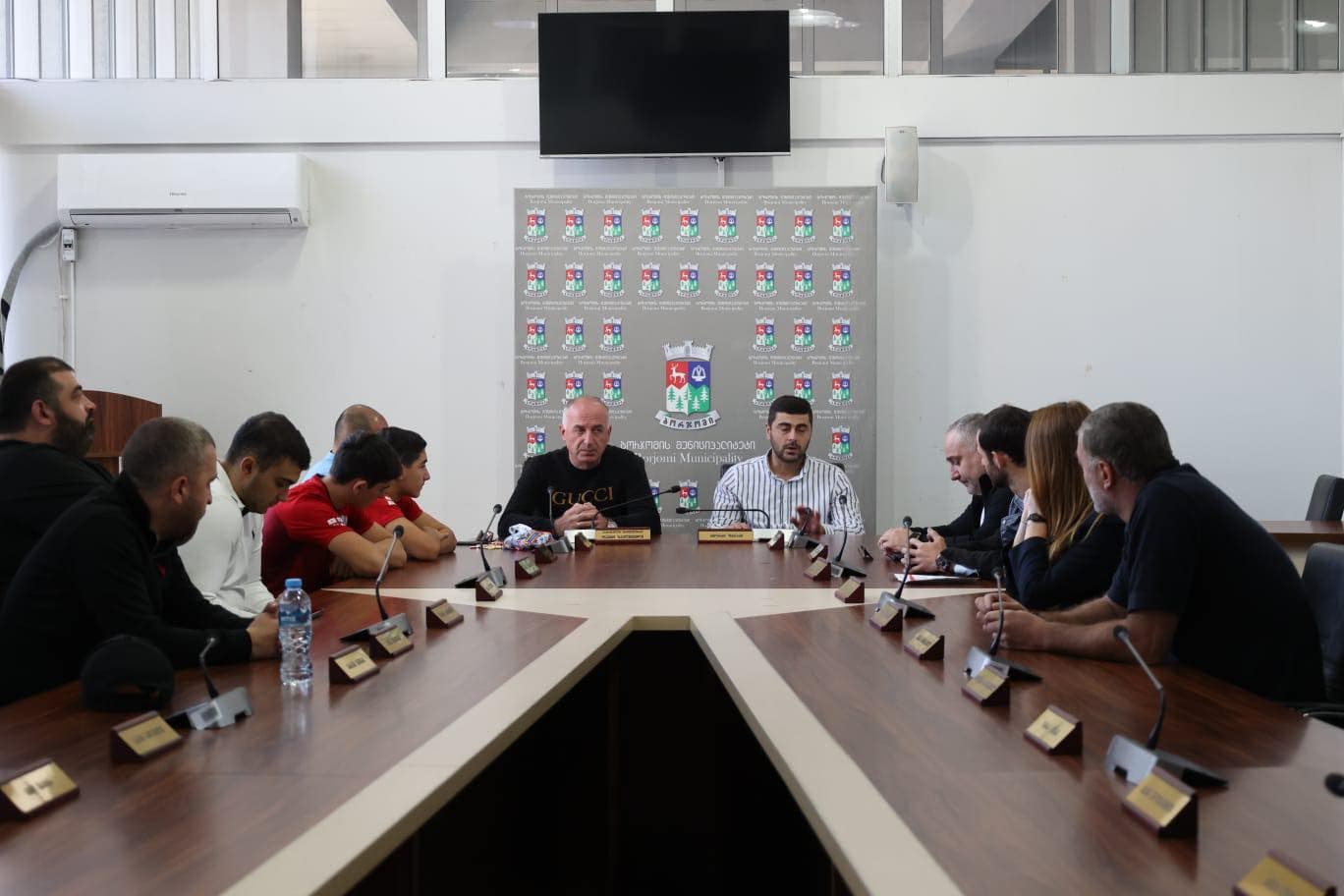 Frontnews image description