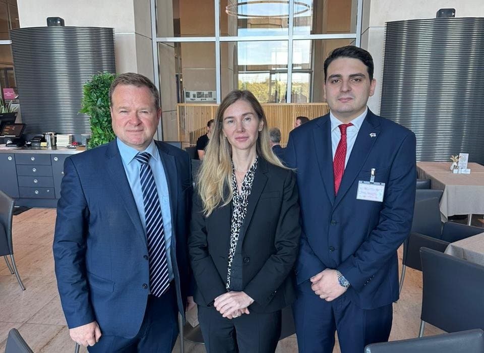 Frontnews image description