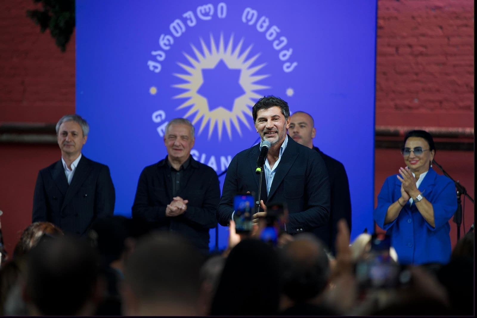 Frontnews image description