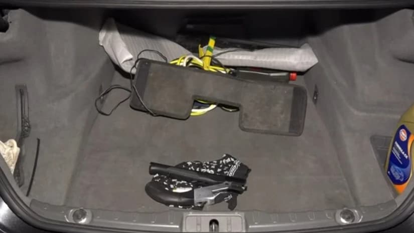 Officers seized illegal firearms and cartridges from the men’s vehicles