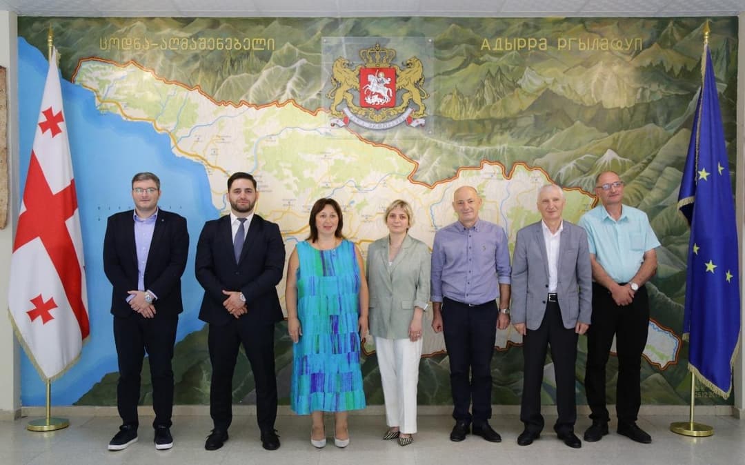 აფხაზეთის განათლებისა და კულტურის მინისტრი ბექა ღვაჩლიანი სოხუმის უნივერსიტეტის რექტორს შეხვდა