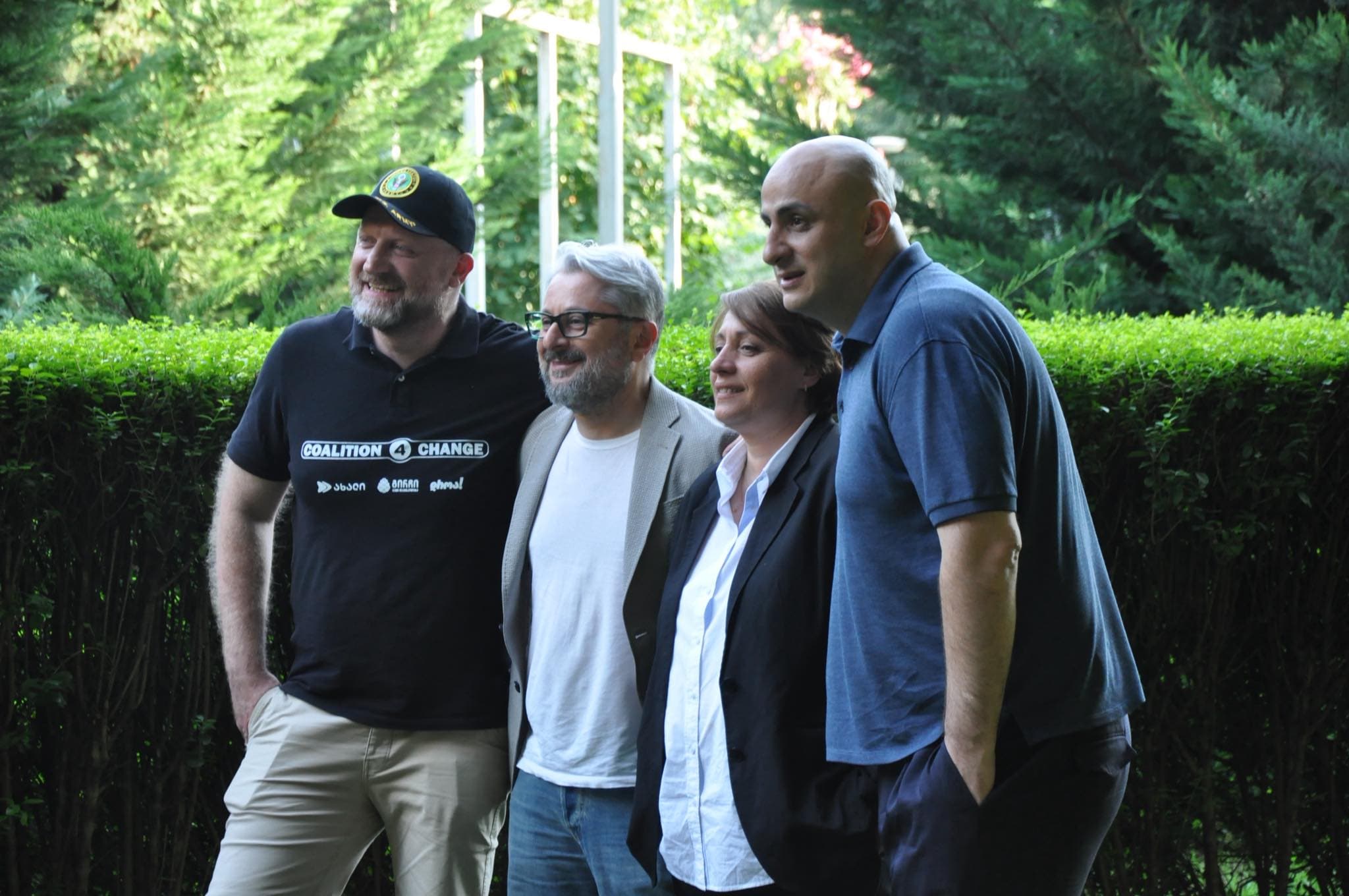 Frontnews image description