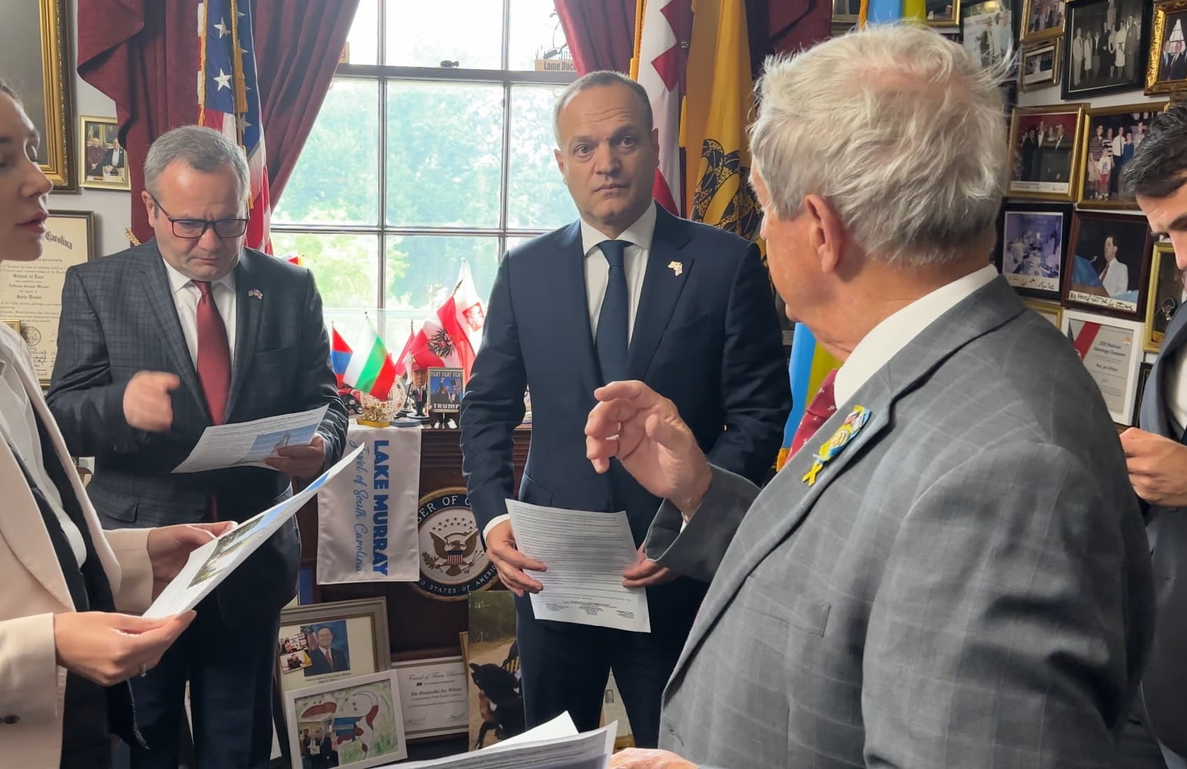 Frontnews image description