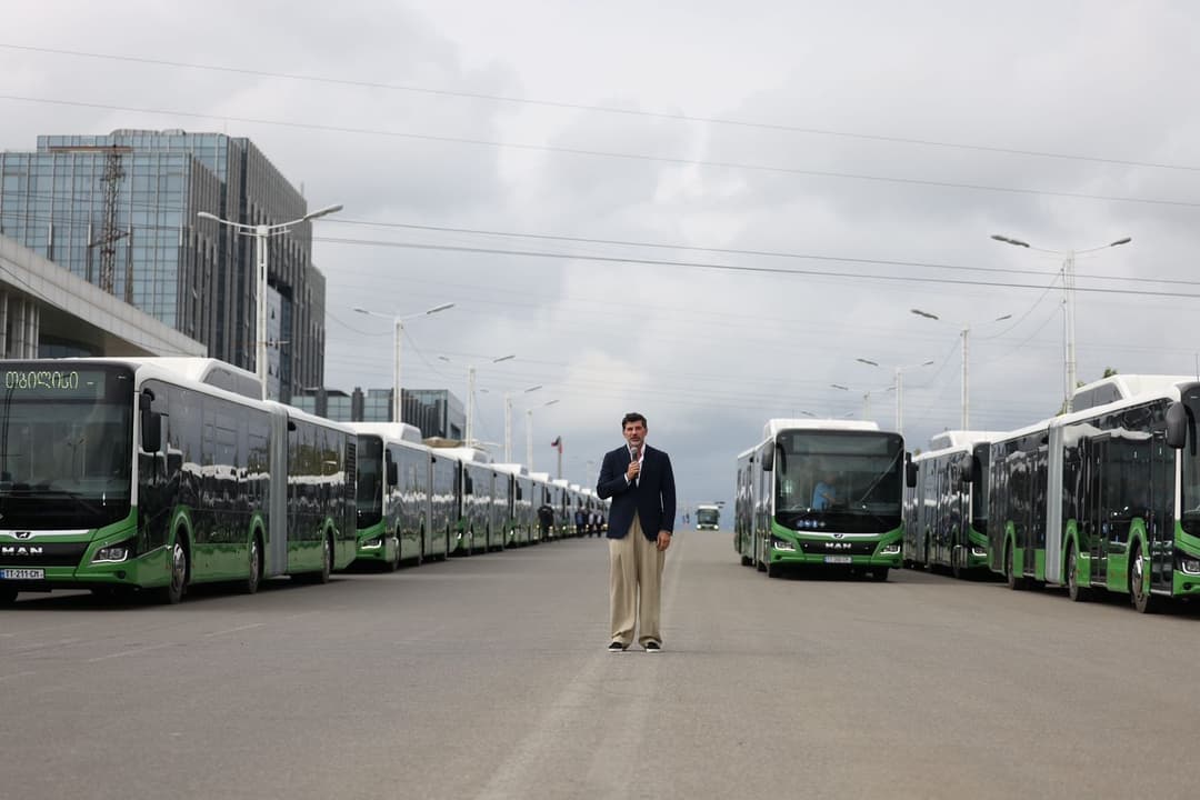 კახა კალაძე - 27 სექტემბრიდან ახალი, 18-მეტრიანი ავტობუსები დაიწყებს ხაზებზე გასვლას და მოემსახურება ჩვენს თანაქალაქელებს