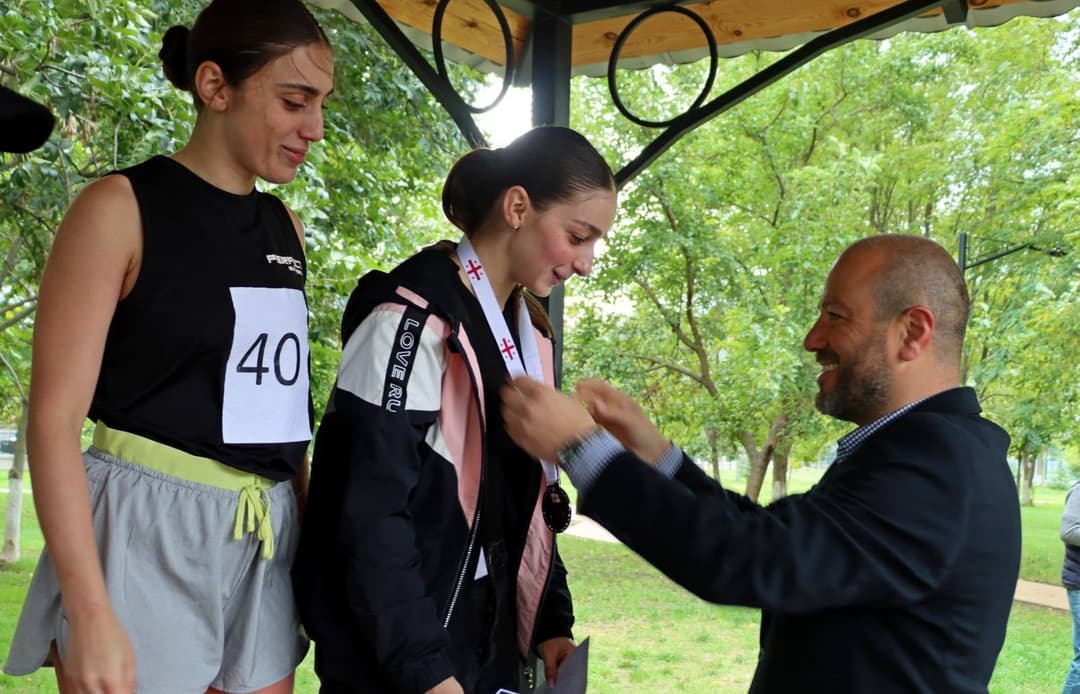 "ქართული ოცნების" გორის მერობის კანდიდატი კონსტანტინე ბუზალაძე "შიდა ქართლის სპორტულ თამაშებს“ დაესწრო