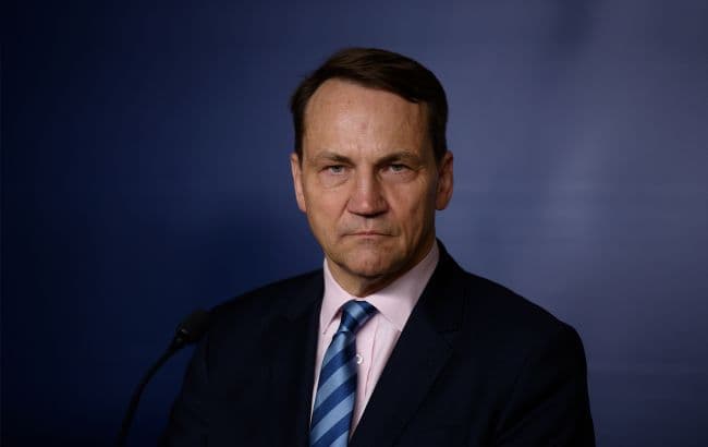 Polish FM Sikorski warns: NATO will shoot down Russian aircraft or missiles violating its airspace