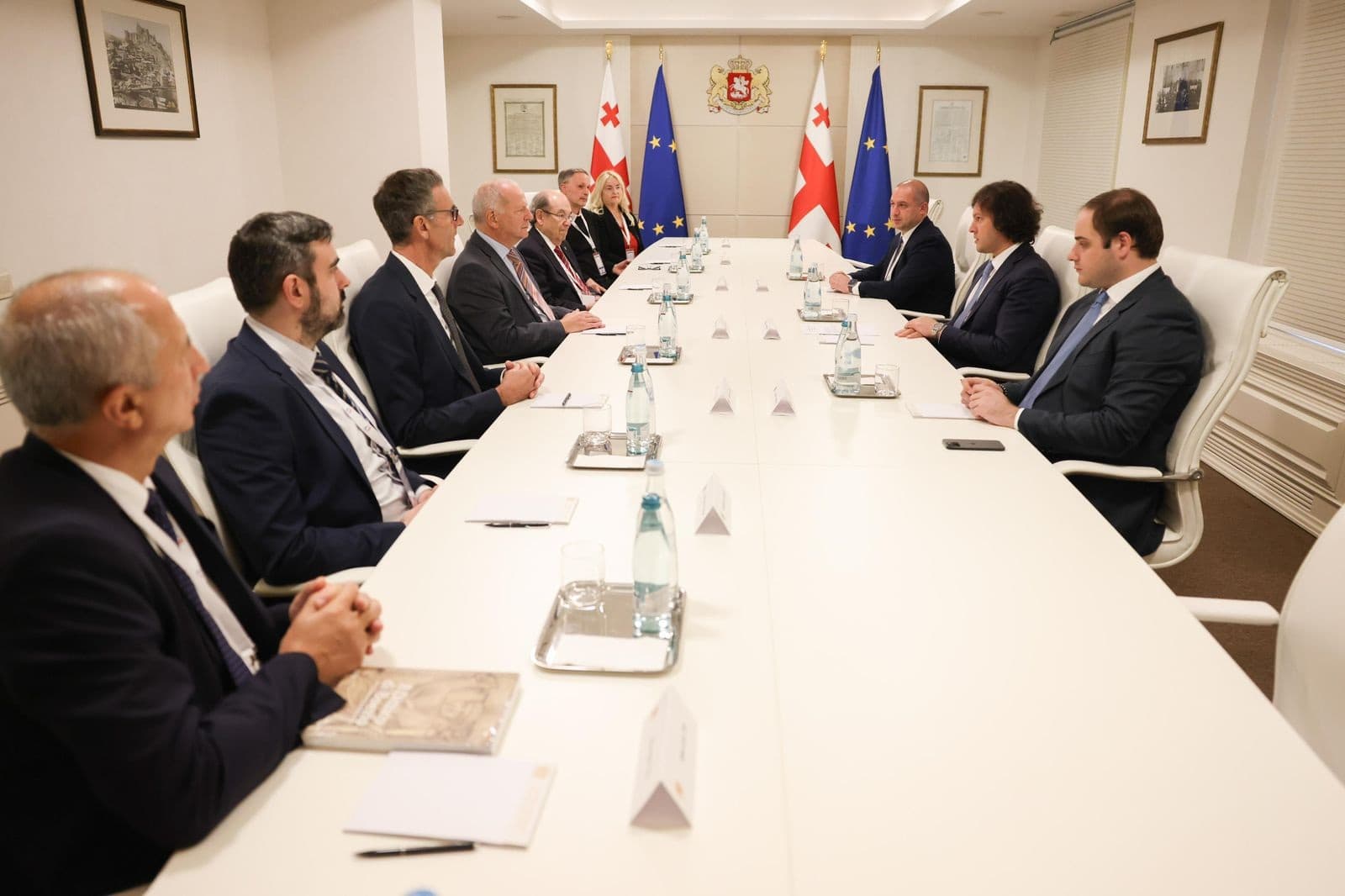 Frontnews image description