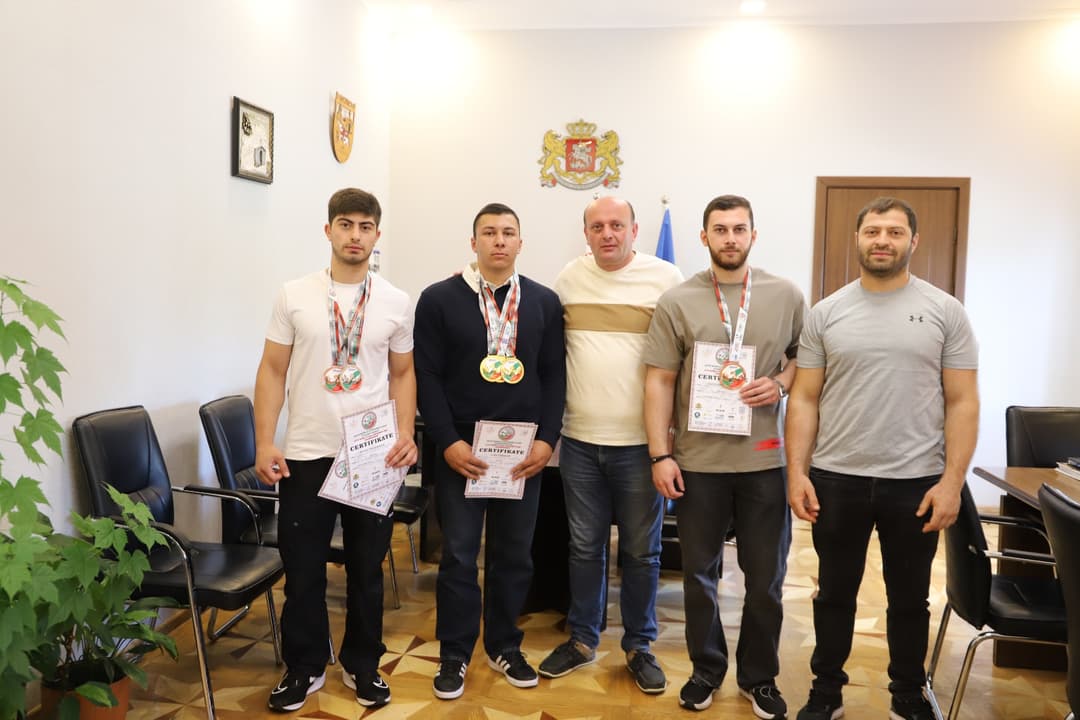 თერჯოლის მუნიციპალიტეტის მერი მკლავჭიდში მსოფლიო ჩემპიონატში მონაწილე სპორტსმენებს შეხვდა