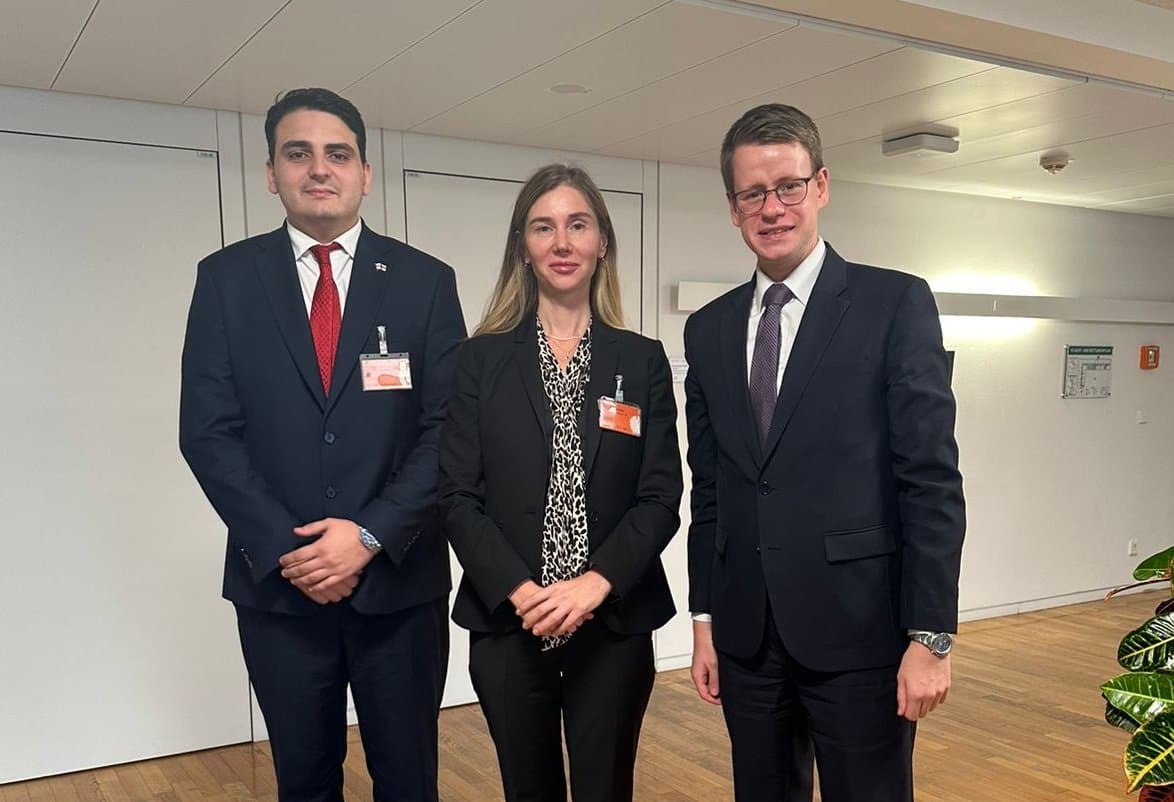 Frontnews image description