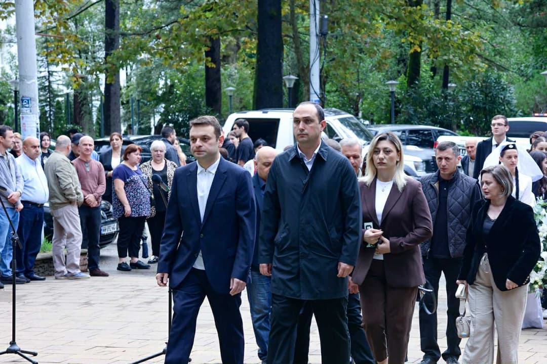 ვახტანგ გადელიამ აფხაზეთში დაღუპულ გმირებს პატივი მიაგო