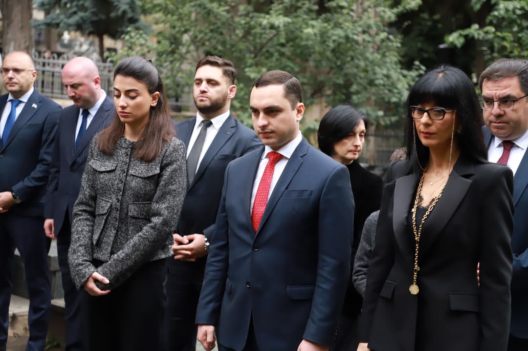 Abkhazia Gov’t head pays tribute to memory of Zhiuli Shartava