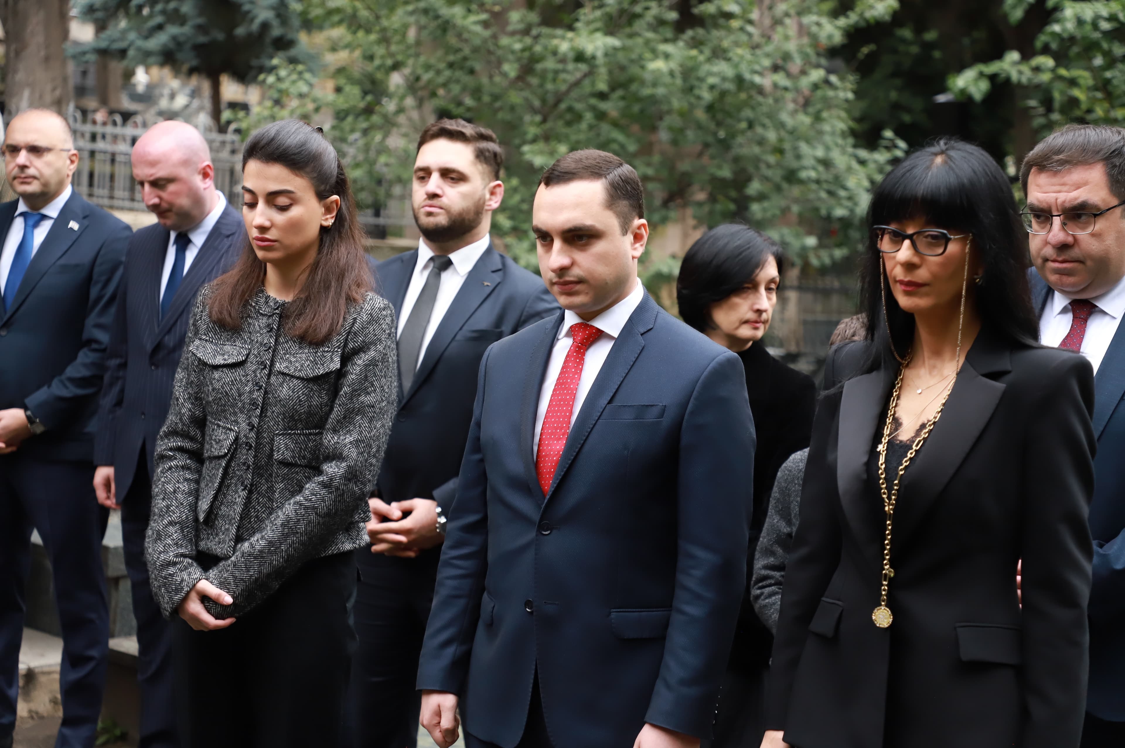 Frontnews image description