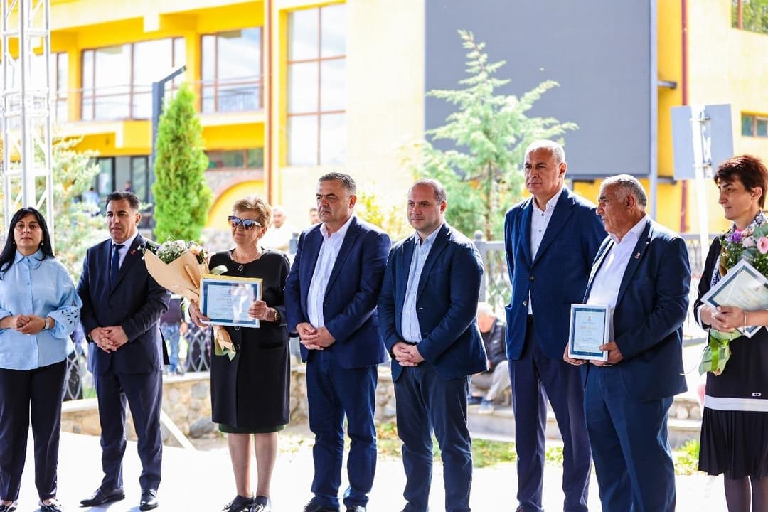 გივი მიქანაძემ დმანისის მუნიციპალიტეტში ღვაწლმოსილი მასწავლებლები დააჯილდოვა