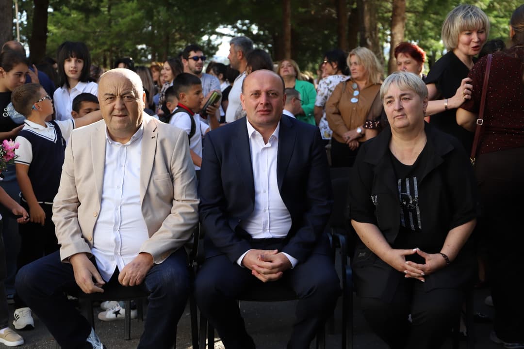 თერჯოლის მუნიციპალიტეტის მერმა N2 საჯარო სკოლაში პედაგოგებსა და მოსწავლეებს ახალი სასწავლო წლის დაწყება მიულოცა 