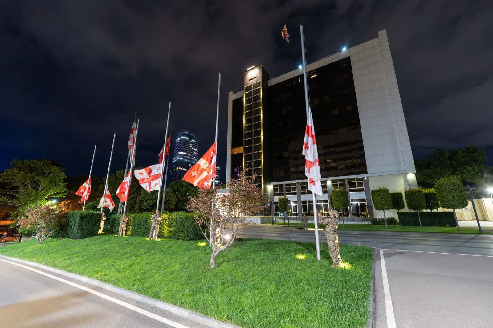 Frontnews image description