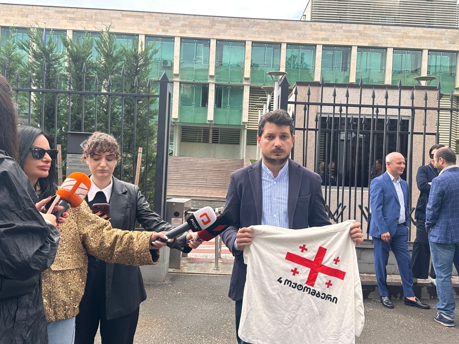 Frontnews image description