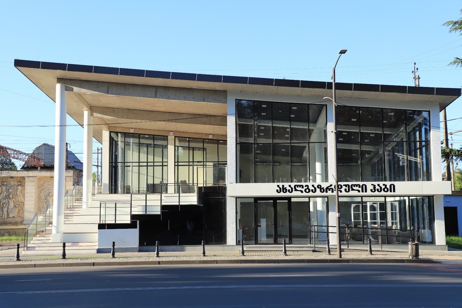 Frontnews image description