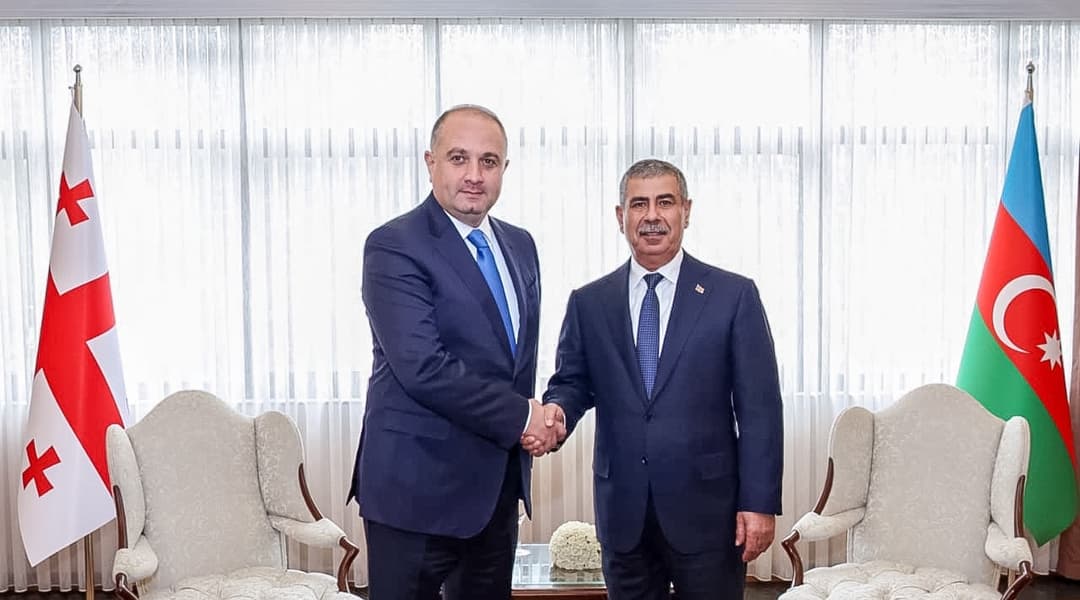 ირაკლი ჩიქოვანი თავდაცვის სამმხრივი მინისტერიალის ფარგლებში აზერბაიჯანელ კოლეგას შეხვდა