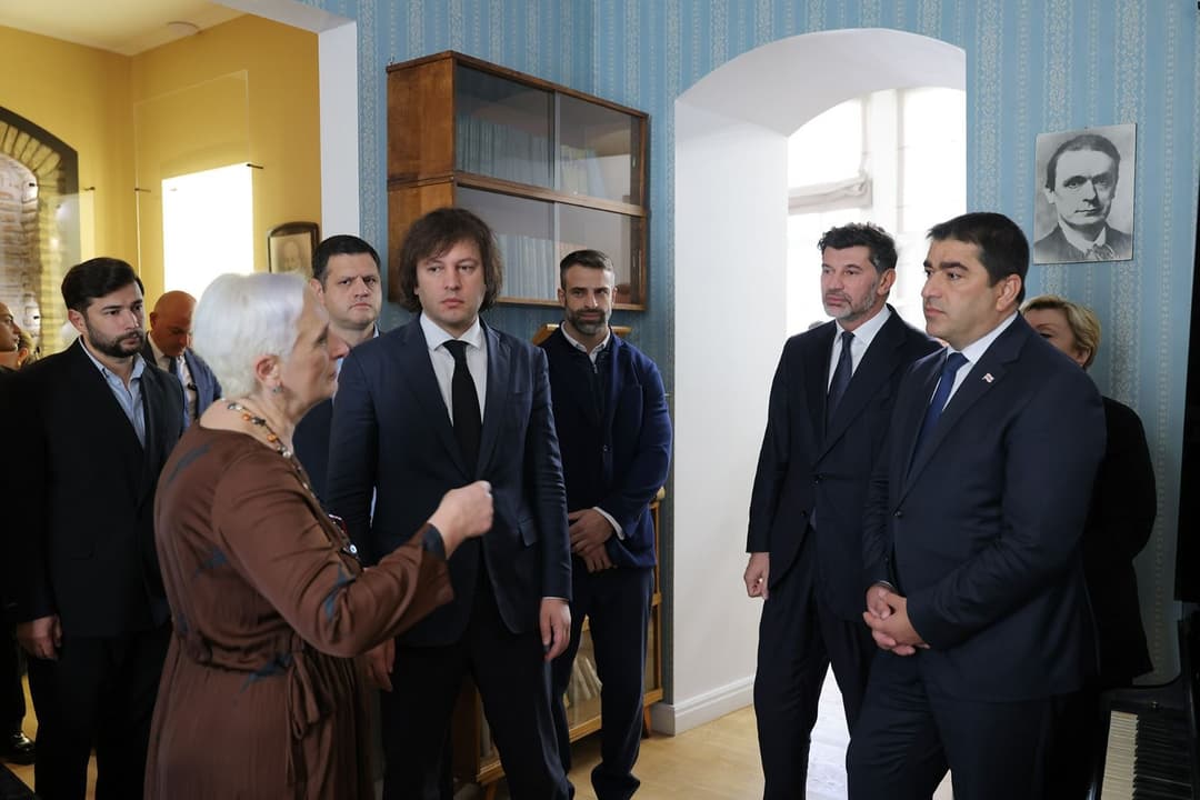 ირაკლი კობახიძემ მერაბ კოსტავას ახლად რეაბილიტირებული მემორიალური სახლ-მუზეუმი დაათვალიერა