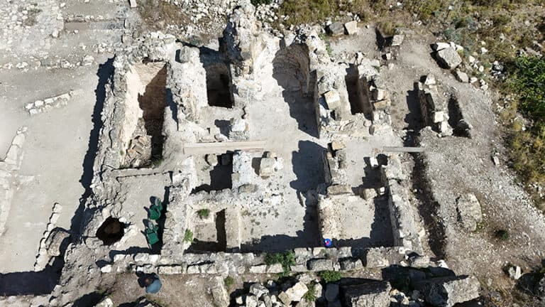 Archaeologists discover tomb of Georgian King Ashot I the Great in Turkey