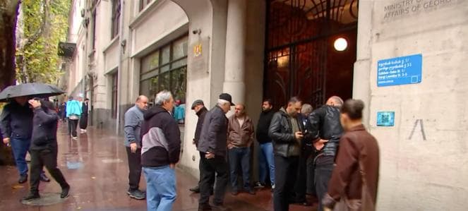 Georgian truck drivers protest outside Foreign Ministry over Russia’s new visa restrictions