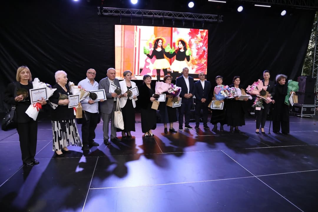 "შემოდგომის წყალტუბოს" დღესასწაულზე პედაგოგები დააჯილდოვეს