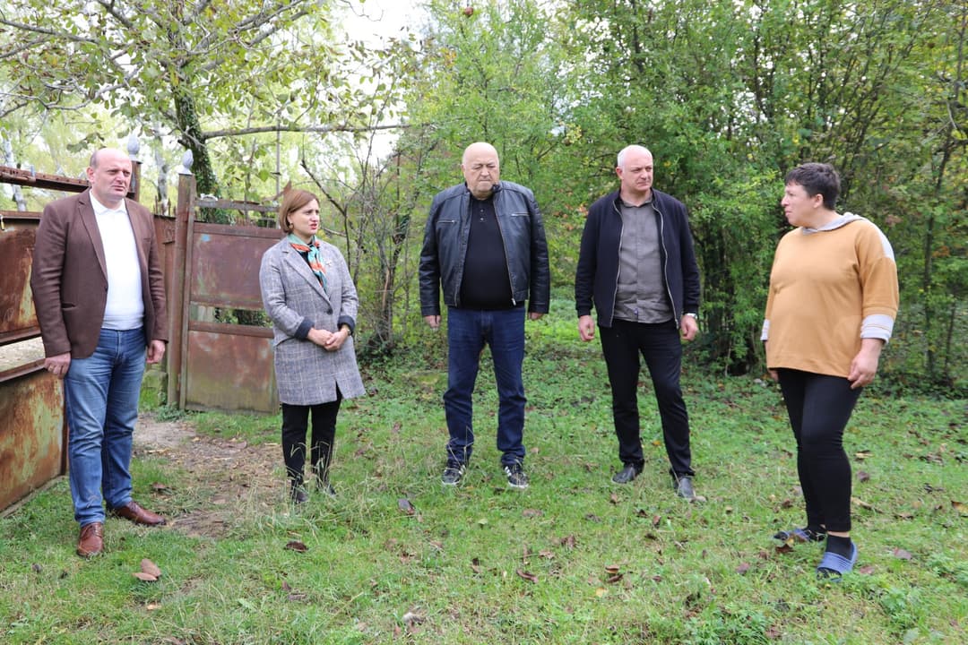 თერჯოლის მუნიციპალიტეტის მერმა მრავალშვილიან ოჯახებს საყოფაცხოვრებო ნივთები გადასცა