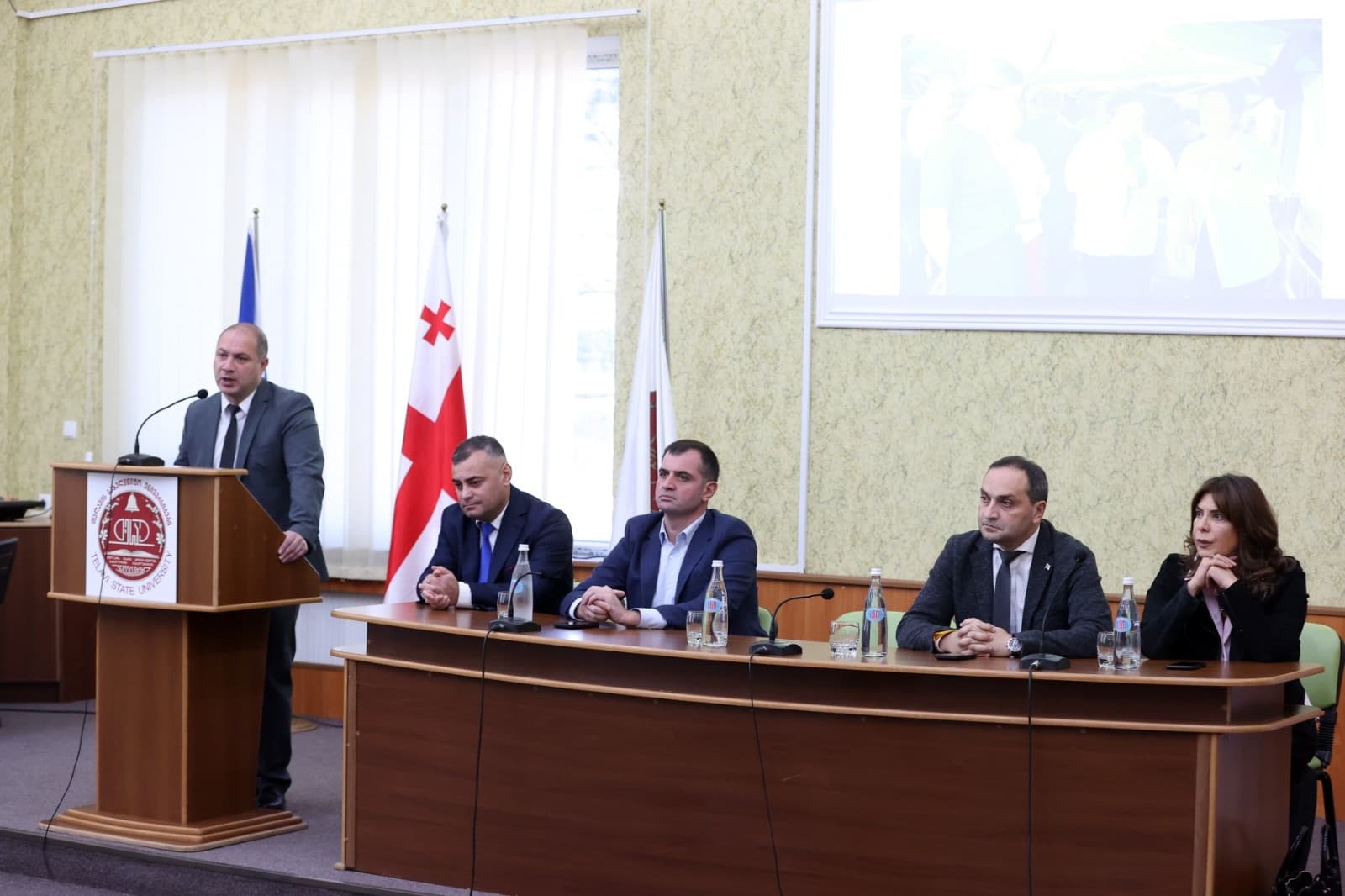 Frontnews image description