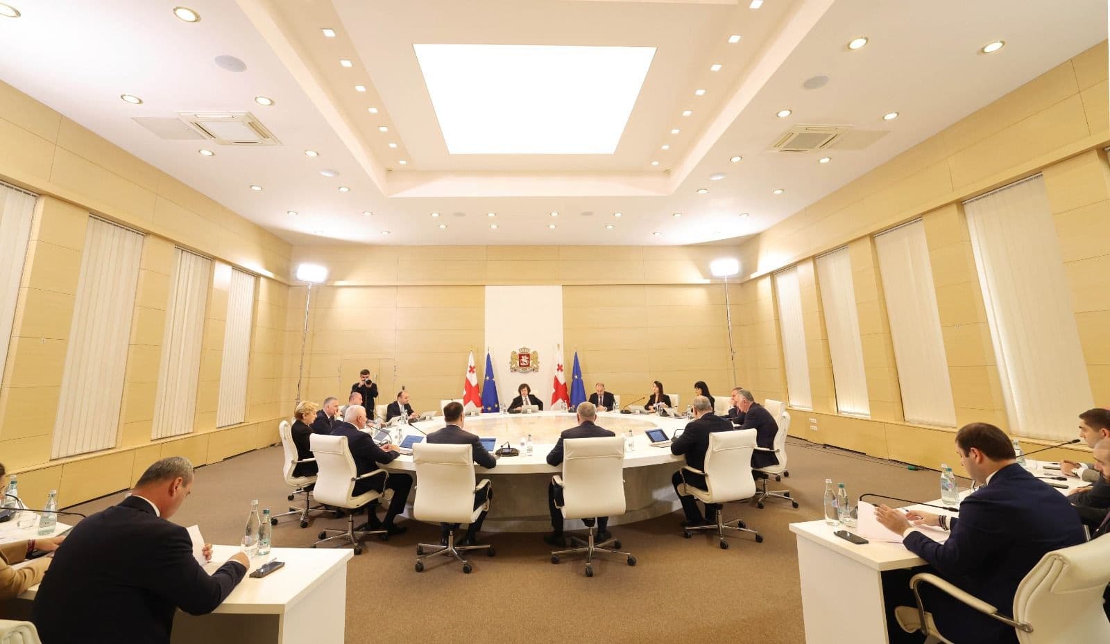 Frontnews image description