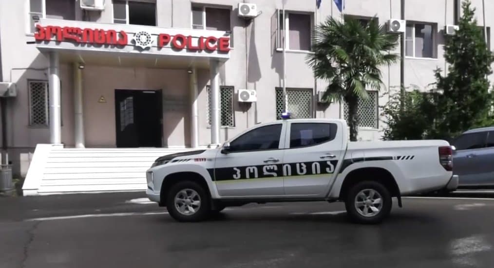 აჭარაში თაღლითობის ბრალდებით ორი პირი დააკავეს