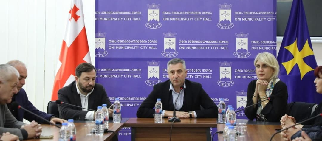 სახელმწიფო რწმუნებულმა ონის მუნიციპალიტეტის ახლად არჩეული მერი თანამშრომლებს წარუდგინა
