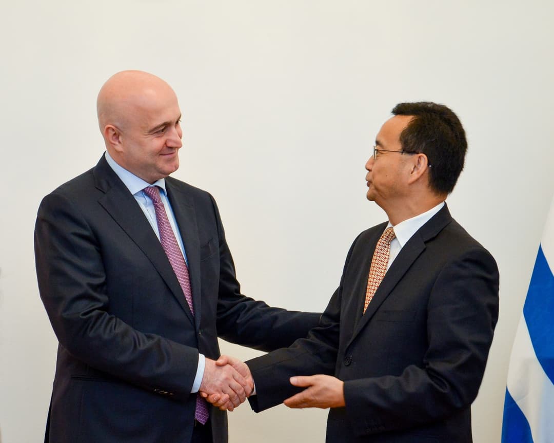 სულხან თამაზაშვილი ჩინეთის სახალხო რესპუბლიკის ქალაქ ჭაოცინგის დელეგაციის წევრებს შეხვდა