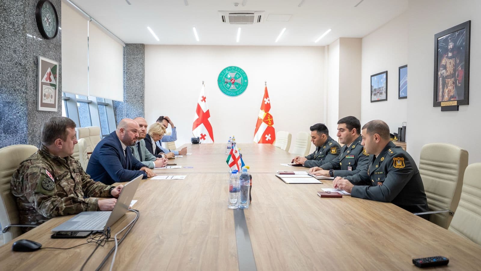 Frontnews image description