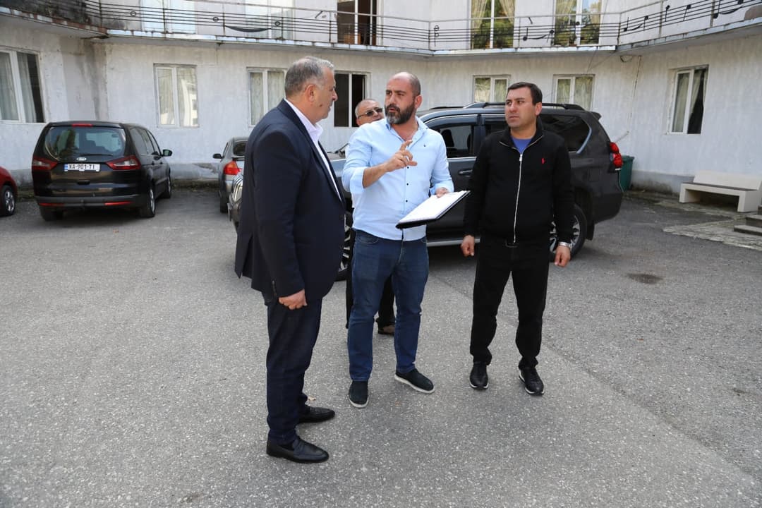 წყალტუბოს მუნიციპალიტეტის მერი სამუსიკო სკოლის რეაბილიტაციის პროცესს გაეცნო