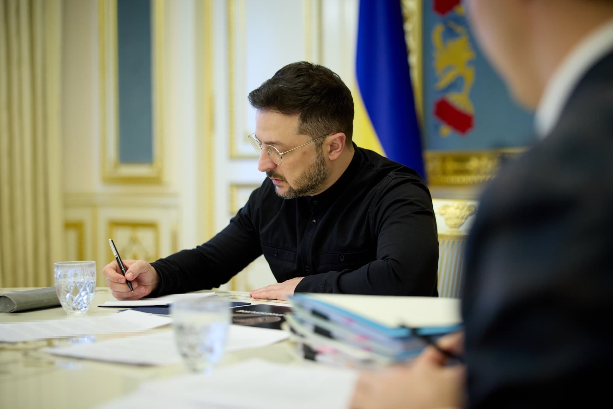 Frontnews image description