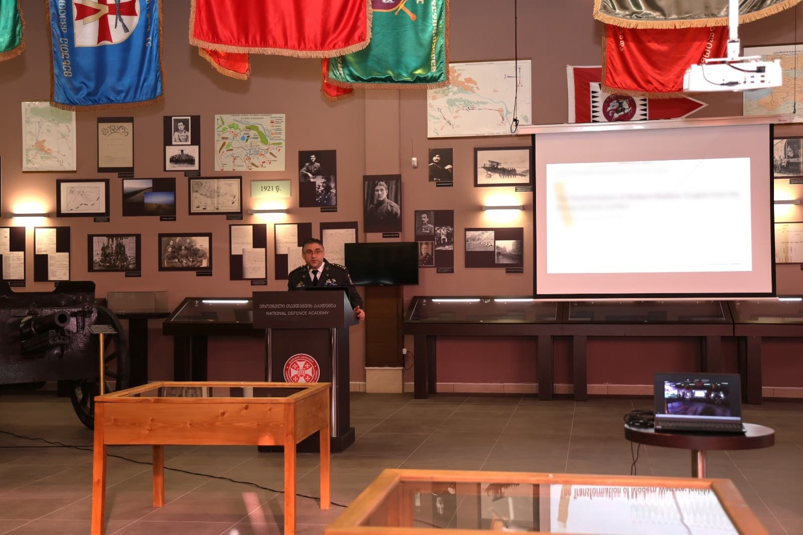 <p style="text-align: justify">დავით აღმაშენებლის სახელობის საქართველოს ეროვნული თავდაცვის აკადემიაში ჰიბრიდულ რეჟიმში&nbsp; საერთაშორისო სტუდენტური კონფერენცია „თავდაცვის ინოვაციები და საერთაშორისო პარტნიორობა“ ჩატარდა.</p><p style="text-align: justify">კონფერენცია გახსნა და მისასალმებელი სიტყვა წარმოთქვა აკადემიის სამეცნიერო კვლევითი ცენტრის უფროსმა, პოლკოვნიკმა გიორგი ლაღიაშვილმა.</p><p style="text-align: justify">ღონისძიებას ესწრებოდნენ აკადემიის ხელმძღვანელი პირები, აკადემიური პერსონალი, მკვლევრები და მოწვეული სტუმრები.</p><p style="text-align: justify">კონფერენციაზე გაკეთდა მოხსენებები აქტუალურ თემებზე, აუდიტორიის მხრიდან დაისვა არაერთი კითხვა, რაზეც მომხსენებლებმა თავიანთი კომპეტენციის ფარგლებში გასცეს ამომწურავი პასუხები.</p><p style="text-align: justify">კონფერენციის დასრულების შემდეგ, მონაწილეებს სერტიფიკატები გადაეცათ.</p>