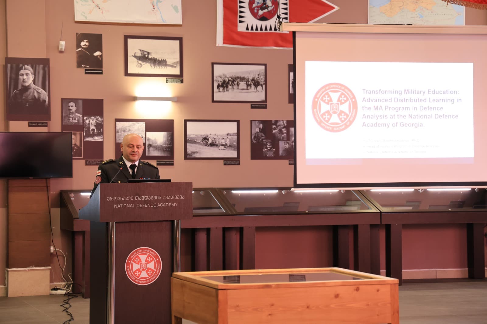 <p style="text-align: justify">დავით აღმაშენებლის სახელობის საქართველოს ეროვნული თავდაცვის აკადემიაში ჩატარდა დისტანციური სწავლების რიგით მეოთხე საერთაშორისო კონფერენცია თემაზე: „დისტანციური სწავლების გამოწვევები და მომავალი“.</p><p style="text-align: justify">კონფერენცია გაიმართა ერთდღიანი ფორმატით და მასში მონაწილეობა მიიღეს საქართველოს ეროვნული თავდაცვის აკადემიის პროფესორ-მასწავლებლებმა, საქართველოს თავდაცვის სამინისტროს სხვადასხვა სტრუქტურული ერთეულის წარმომადგენლებმა, აგრეთვე აზერბაიჯანის თავდაცვის უნივერსიტეტის წარმომადგენელმა.</p><p style="text-align: justify">ღონისძიება გახსნა და მოწვეულ სტუმრებს სიტყვით მიმართა აკადემიის რექტორის მოადგილემ, პოლკოვნიკმა ზურაბ ზერეკიძემ. მან ხაზგასმით აღნიშნა დისტანციური სწავლების განვითარების მნიშვნელობა საქართველოს თავდაცვის განათლების სისტემისთვის და განსაკუთრებით გამოყო მისი როლი სწავლების ხარისხის გაუმჯობესებასა და ხელმისაწვდომობის ზრდის პროცესში.</p><p style="text-align: justify">კონფერენციის მონაწილეებმა წარმოადგინეს მრავალმხრივი და საინტერესო თემები, მათ შორის: დისტანციური სწავლების მომავალი, სწავლება თანამედროვე უსაფრთხოების გარემოში, დისტანციური სწავლების უსაფრთხოება და ციფრული სივრცის დაცვა, ხელოვნური ინტელექტის ეპოქაში დისტანციური სწავლების გამოწვევები და სხვა აქტუალური საკითხები.</p><p style="text-align: justify">ღონისძიებამ კიდევ ერთხელ წარმოაჩინა საქართველოს ეროვნული თავდაცვის აკადემიის როლი თანამედროვე საგანმანათლებლო პროცესების განვითარებაში, საერთაშორისო თანამშრომლობის გაღრმავებასა და სამხედრო განათლების ინოვაციური მიდგომების დანერგვაში.</p>