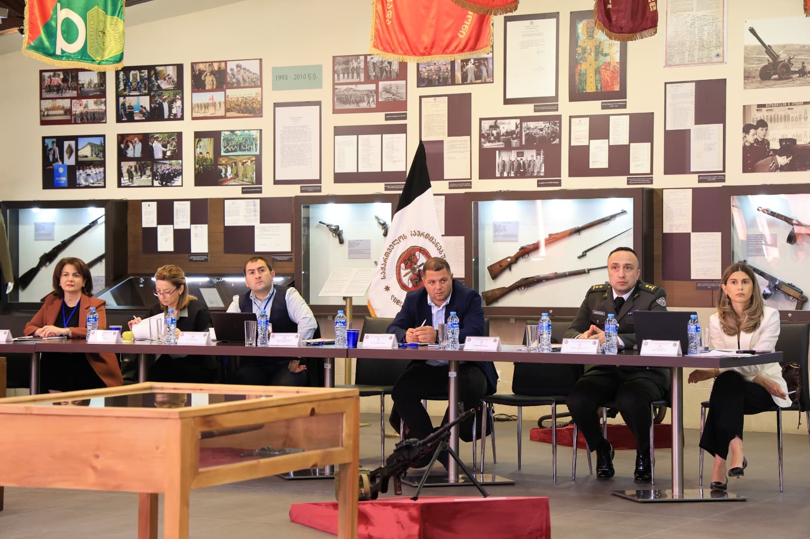 <p style="text-align: justify">დავით აღმაშენებლის სახელობის საქართველოს ეროვნული თავდაცვის აკადემიაში ჩატარდა დისტანციური სწავლების რიგით მეოთხე საერთაშორისო კონფერენცია თემაზე: „დისტანციური სწავლების გამოწვევები და მომავალი“.</p><p style="text-align: justify">კონფერენცია გაიმართა ერთდღიანი ფორმატით და მასში მონაწილეობა მიიღეს საქართველოს ეროვნული თავდაცვის აკადემიის პროფესორ-მასწავლებლებმა, საქართველოს თავდაცვის სამინისტროს სხვადასხვა სტრუქტურული ერთეულის წარმომადგენლებმა, აგრეთვე აზერბაიჯანის თავდაცვის უნივერსიტეტის წარმომადგენელმა.</p><p style="text-align: justify">ღონისძიება გახსნა და მოწვეულ სტუმრებს სიტყვით მიმართა აკადემიის რექტორის მოადგილემ, პოლკოვნიკმა ზურაბ ზერეკიძემ. მან ხაზგასმით აღნიშნა დისტანციური სწავლების განვითარების მნიშვნელობა საქართველოს თავდაცვის განათლების სისტემისთვის და განსაკუთრებით გამოყო მისი როლი სწავლების ხარისხის გაუმჯობესებასა და ხელმისაწვდომობის ზრდის პროცესში.</p><p style="text-align: justify">კონფერენციის მონაწილეებმა წარმოადგინეს მრავალმხრივი და საინტერესო თემები, მათ შორის: დისტანციური სწავლების მომავალი, სწავლება თანამედროვე უსაფრთხოების გარემოში, დისტანციური სწავლების უსაფრთხოება და ციფრული სივრცის დაცვა, ხელოვნური ინტელექტის ეპოქაში დისტანციური სწავლების გამოწვევები და სხვა აქტუალური საკითხები.</p><p style="text-align: justify">ღონისძიებამ კიდევ ერთხელ წარმოაჩინა საქართველოს ეროვნული თავდაცვის აკადემიის როლი თანამედროვე საგანმანათლებლო პროცესების განვითარებაში, საერთაშორისო თანამშრომლობის გაღრმავებასა და სამხედრო განათლების ინოვაციური მიდგომების დანერგვაში.</p>