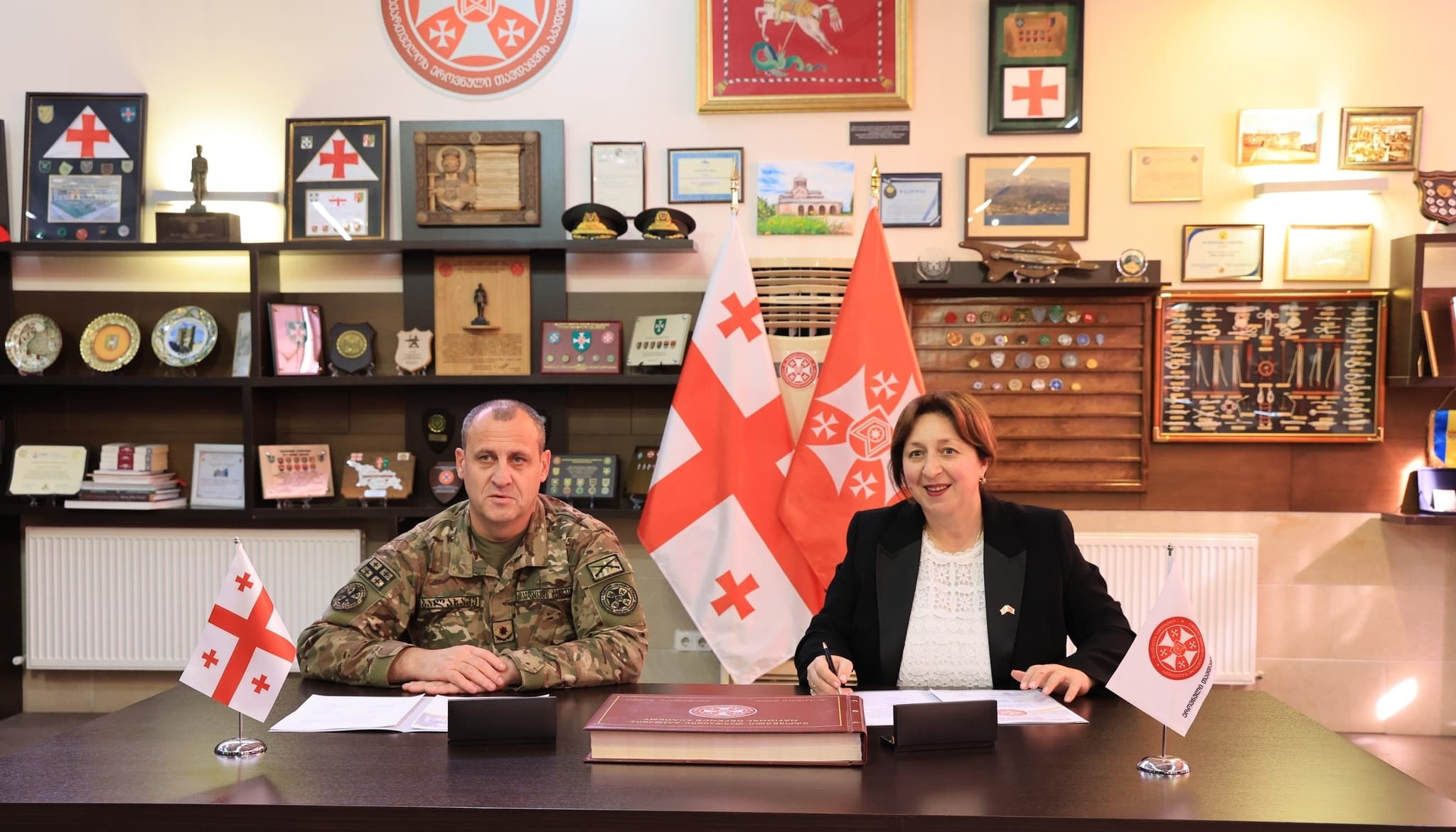 Frontnews image description