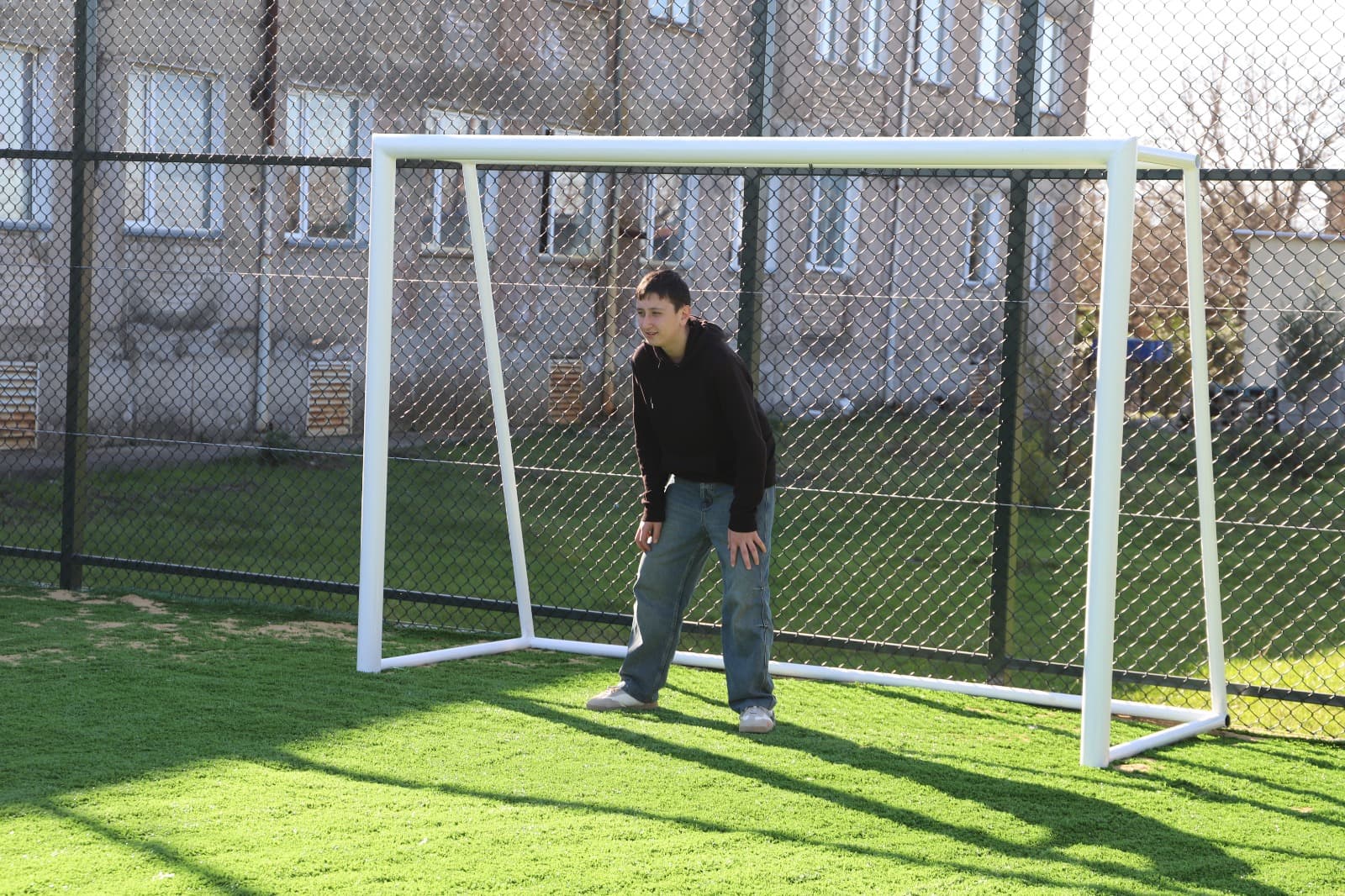 <p style="text-align: justify">თერჯოლის მუნიციპალიტეტის მერი მანუჩარ რობაქიძე, საკრებულოს თავმჯდომარე სოსო ჩაფიჩაძესთან ერთად, მუნიციპალიტეტში მიმდინარე სპორტული მინი მოედნების მოწყობა-რეაბილიტაციის დასკვნით სამუშაოებს გაეცნო.&nbsp;</p><p style="text-align: justify">2025 წელს, ახალგაზრდებში ჯანსაღი ცხოვრების წესის ხელშეწყობის მიზნით, ადგილობრივი მოსახლეობის თხოვნის საფუძველზე, ახალი სპორტული მინი მოედანი ექვს ადმინისტრაციულ ერთეულში ეწყობა.</p><p style="text-align: justify">თანამედროვე სპორტული ობიექტების რეაბილიტაცია სოფლის მხარდამჭერი პროგრამიდან ადგილობრივი ბიუჯეტის თანადაფინანსებით ხორციელდება და მისი საერთო ღირებულება 345 000 ლარია.</p>