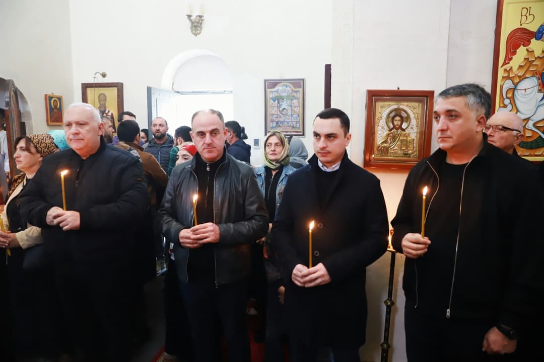 გიორგი ჯინჭარაძე გიორგობის სადღესასწაულო წირვას დაესწრო