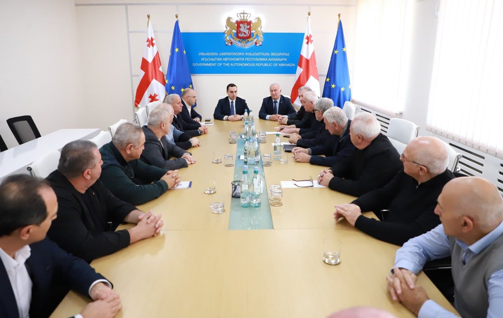 Frontnews image description