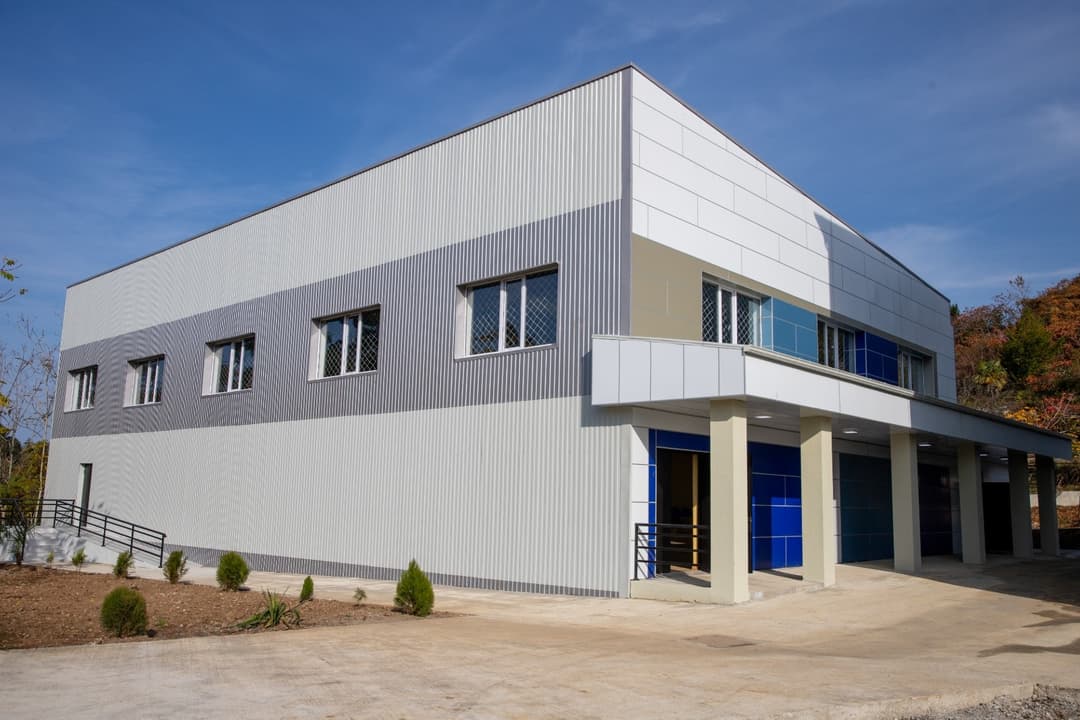 სულხან თამაზაშვილმა ქობულეთში ახალი და რეაბილიტირებული სპორტული და საგანმანათლებლო ინფრასტრუქტურა დაათვალიერა