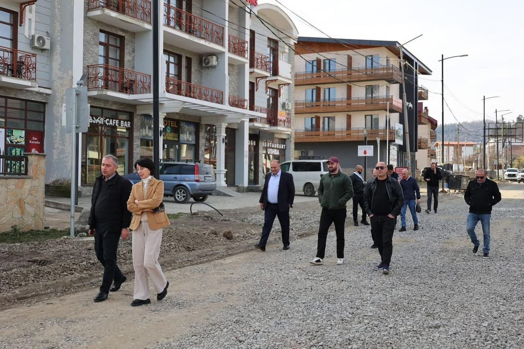 ბორჯომის მუნიციპალიტეტის მერმა დაბა ბაკურიანში მიმდინარე ინფრასტრუქტურული პროექტები დაათვალიერა